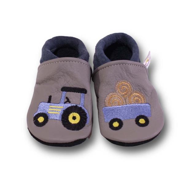 Krabbelschuhe blauer Trecker mit Anhänger